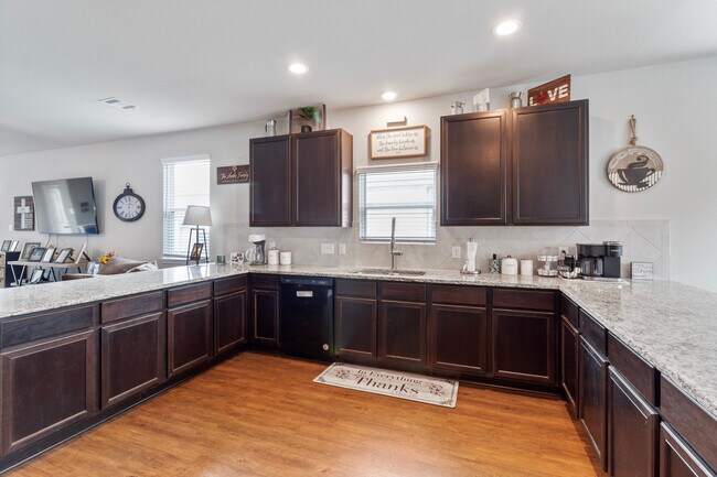 Building Photo - 974 Marquis Dr