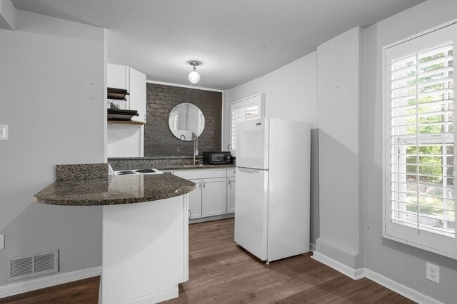 Building Photo - 4036 Linden Ave