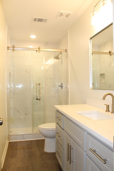 Bathroom 2 Pic 1 - 900 Heritage Dr