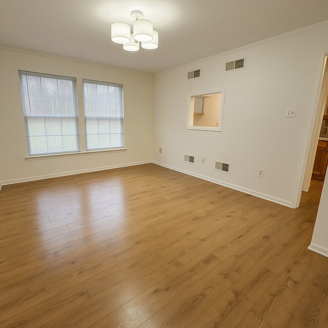 Building Photo - 1585 Pinewind Dr