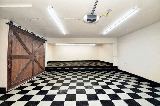 Building Photo - 2407 Sugar Mill Dr