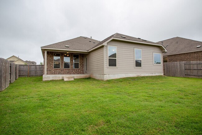 Building Photo - Beautiful One Level 3 BR / 2 BA Home for R...