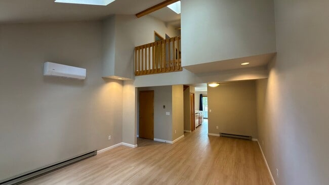 Building Photo - Great Townhome in Mid Town Fort Collins