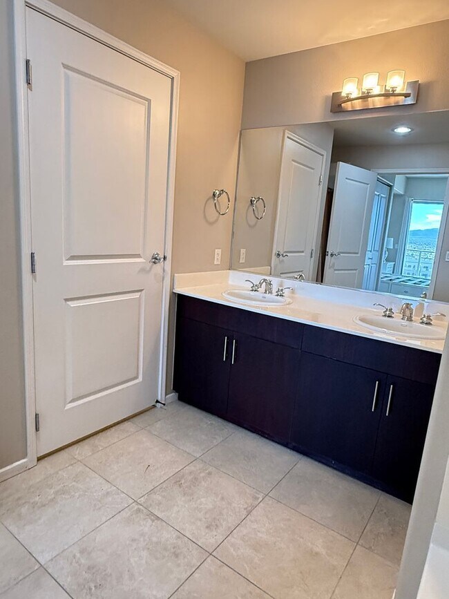 Building Photo - GORGEOUS CORNER UNIT at ONE LAS VEGAS.