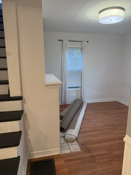 Building Photo - 553 Elsmere St