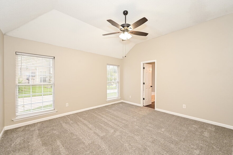 Building Photo - 2204 Joann Dr
