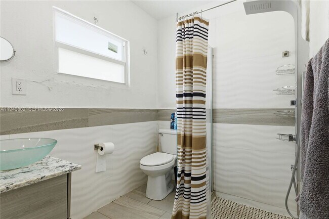 Building Photo - 5737 SW 6th St