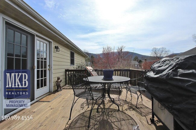 Building Photo - Lovely Ranch in South Roanoke