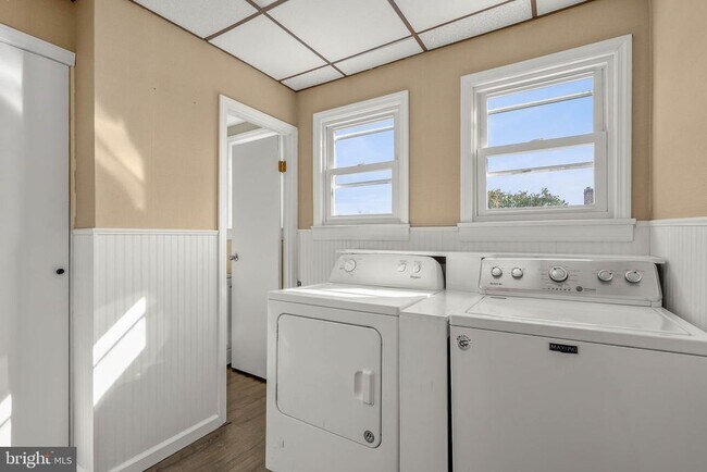 Building Photo - 272 Kalos St