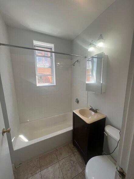 Building Photo - 39 Hemenway St