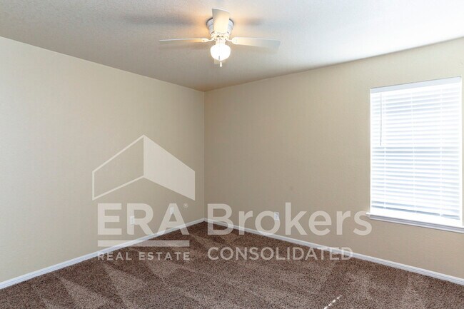 Building Photo - 702 Aries Dr