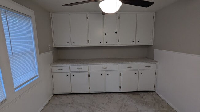 Building Photo - Charming 3-bedroom, 1.5-bathroom home located in the heart of Akron