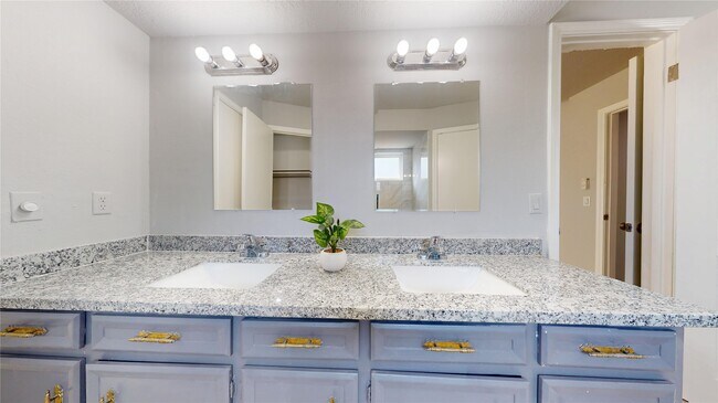 Building Photo - 14715 Woodward Gardens Dr