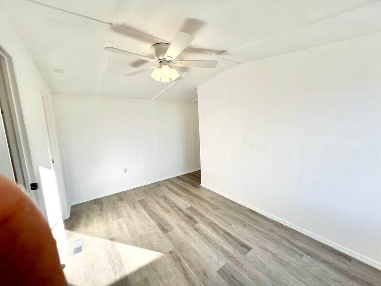 Building Photo - 14051 SE 63rd Ter