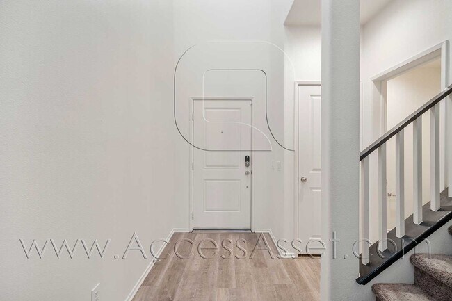 Building Photo - Beautiful Two Story Home 3 bed/2.5 Bath Located In Quiet Cul De Sac In Lake Elsinore!