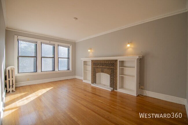 Building Photo - 6055 N Hermitage Ave