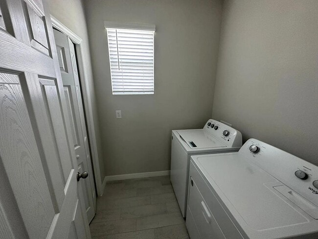Building Photo - 826 Friendship Cir