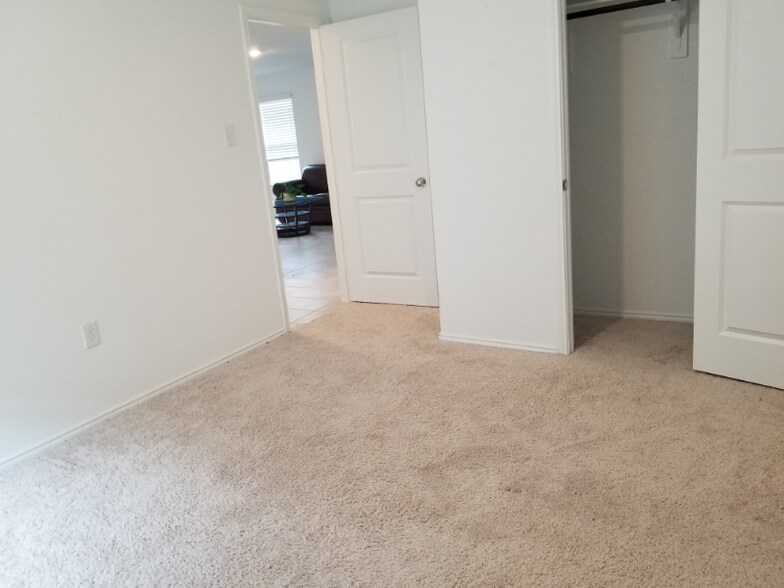 Building Photo - 3708 Kinglet Ct