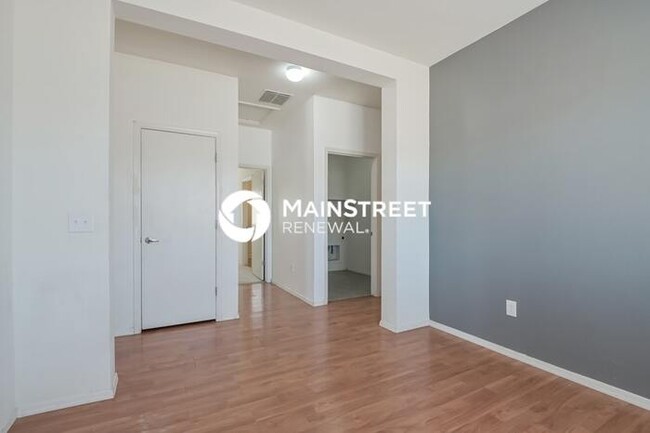 Building Photo - 5011 E Fishhook Ct