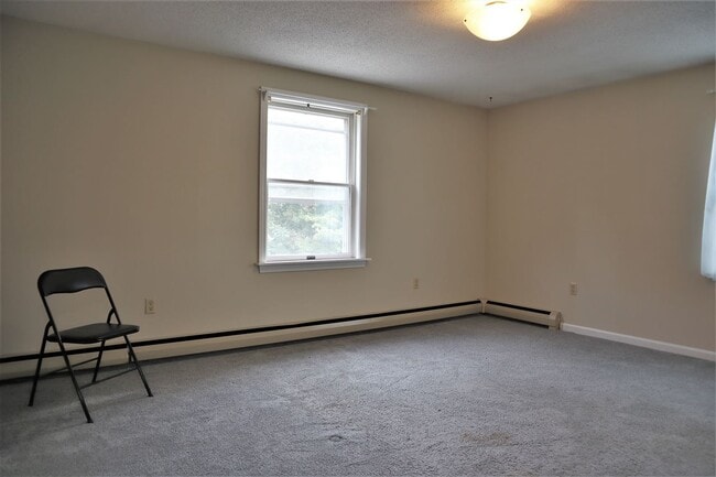 Building Photo - 62 Elm St