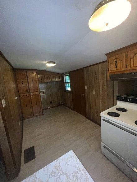 Building Photo - 425 Mooresville Pike