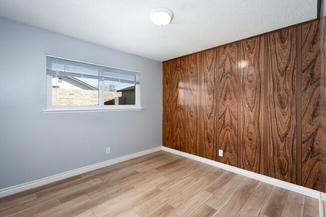 Building Photo - M12150