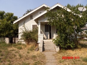 Building Photo - 2 Bedroom House with Full Basement