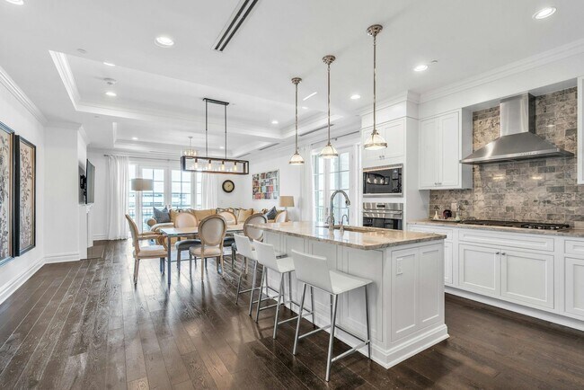 Building Photo - 6000 Royal Ct