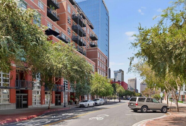 Building Photo - 877 Island Ave