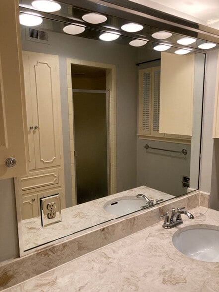 Building Photo - 3730 Fairfield Ave