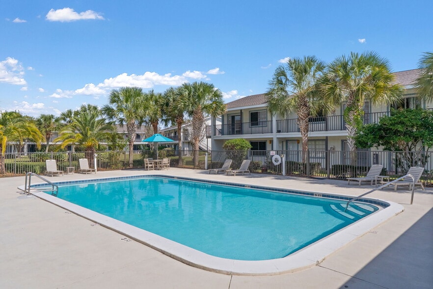 Building Photo - Breeze Apartments
