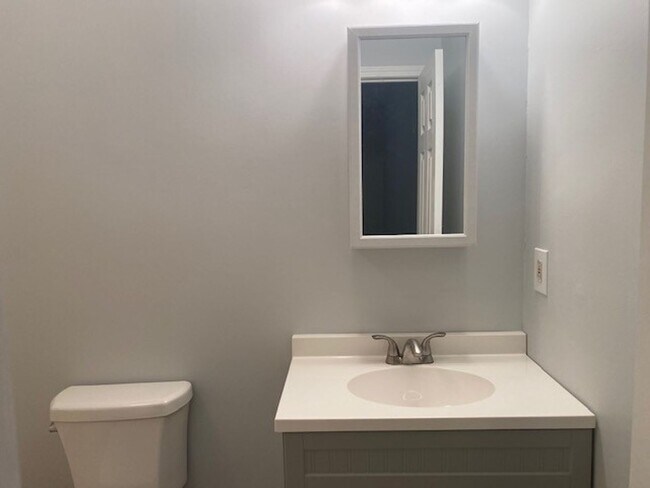 Building Photo - 3 Bed/2 Bath house for rent in Barnett Bend- Flowood