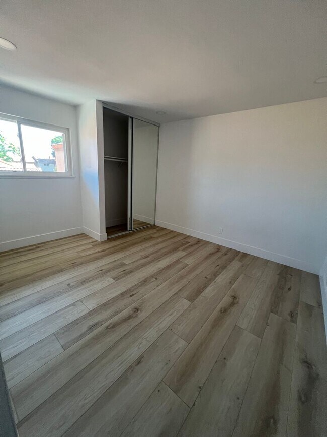 Building Photo - Charming upgraded home!