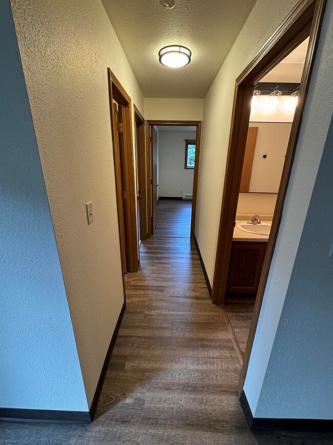 Building Photo - 302 Balsam St