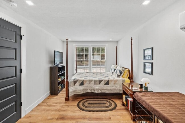 Building Photo - 2808 Jefferson St