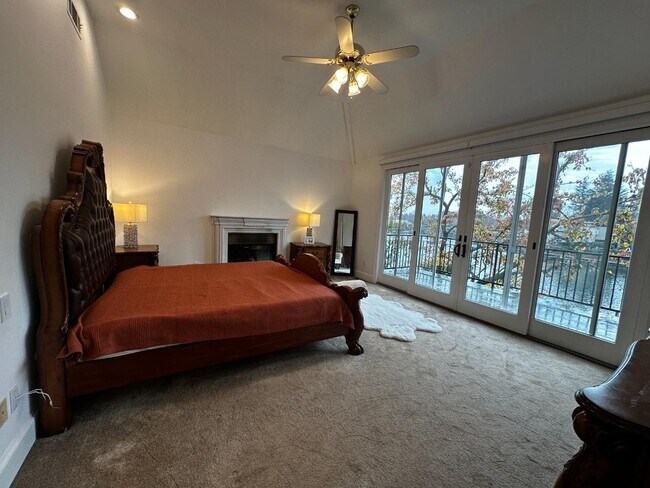 Building Photo - 4824 Longcove Dr