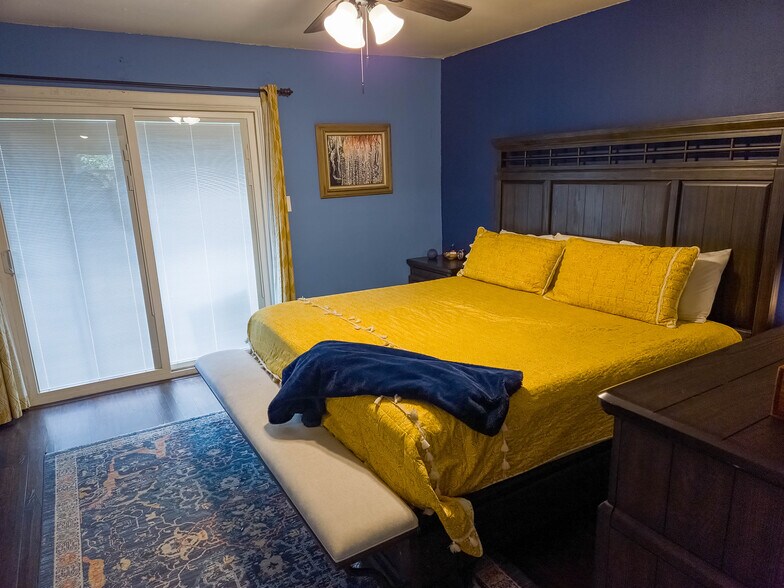 Main Bedroom - 2702 Mulford Cv