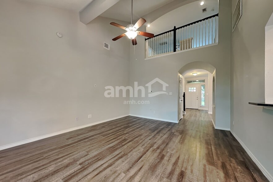 Building Photo - 10931 S Falls Terrace