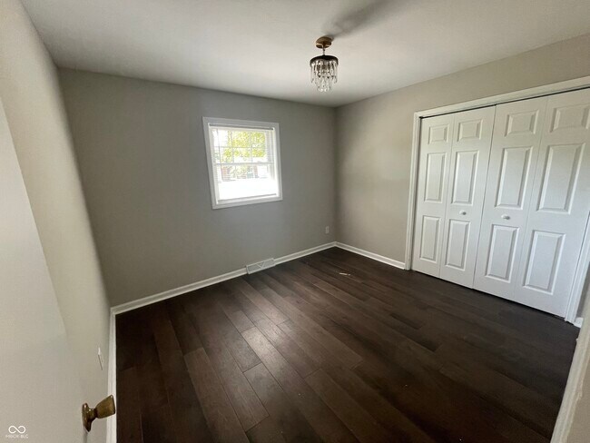 Building Photo - 1416 Miami Ct S