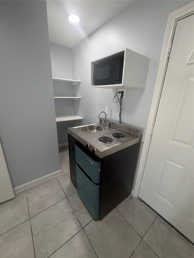 Building Photo - 5047 Nassau Rd