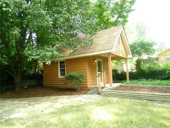 Building Photo - 2604 Princess Ln SE