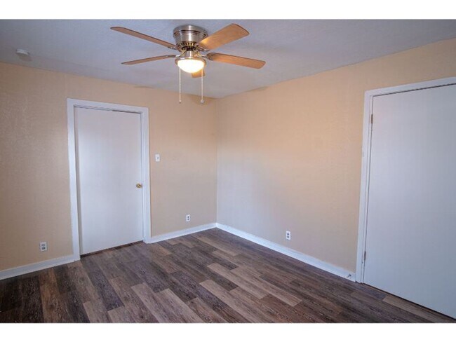 Building Photo - 4109 S Presa St