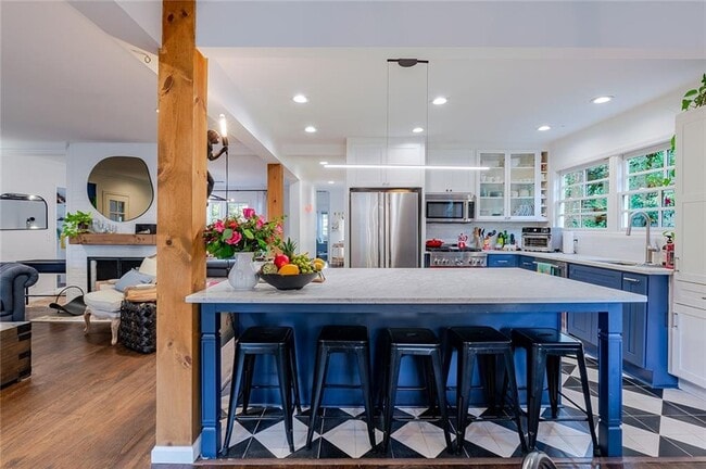 Building Photo - 4006 N Stratford Rd NE