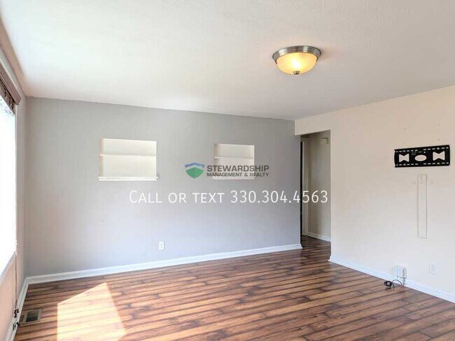 Building Photo - 940 17th St NE