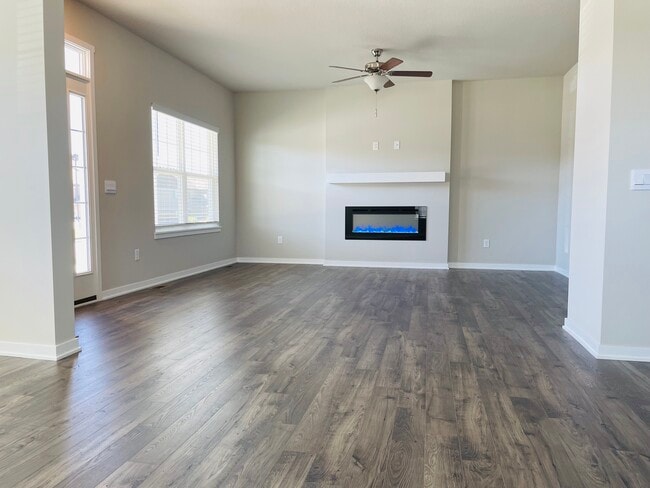 Building Photo - 2302 SW Plaza Pkwy