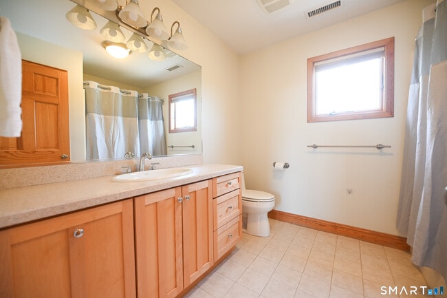 Building Photo - 19 Longview Dr