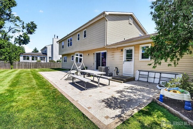 Building Photo - 12 Mershon Ln