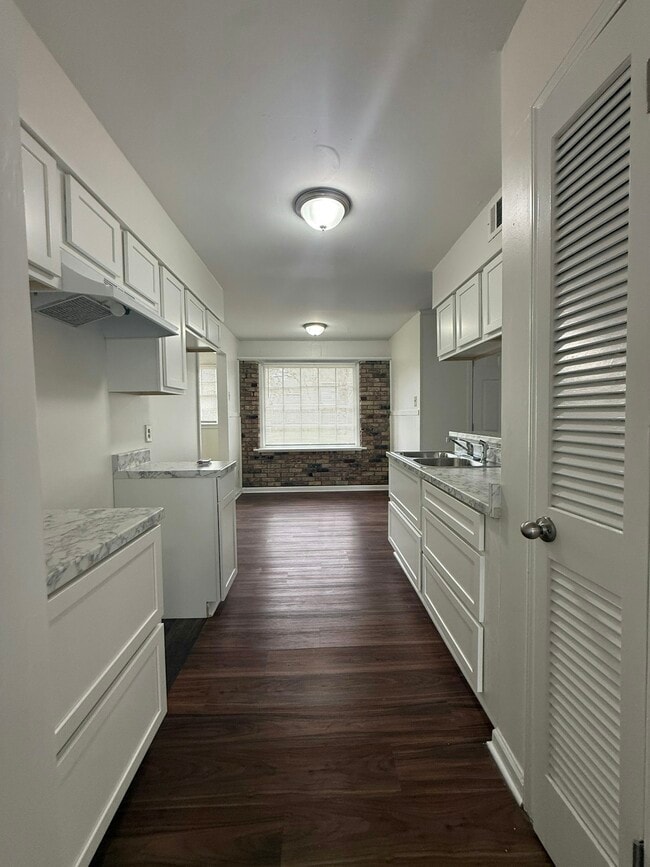 Building Photo - 5512 Cottonwood Rd