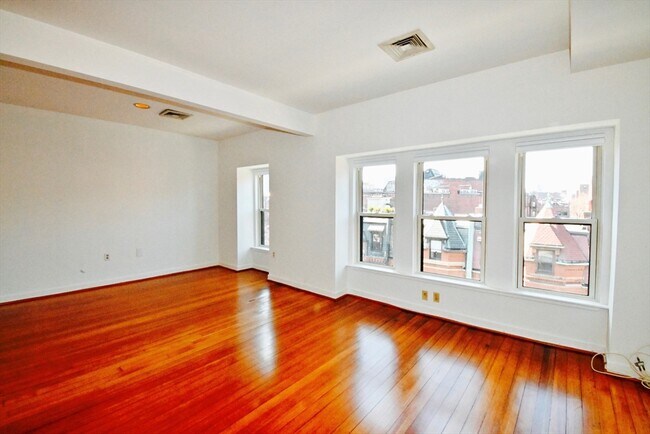 Building Photo - 32 Fairfield St