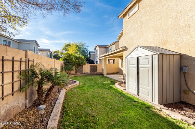 Building Photo - 2343 E Sunland Ave